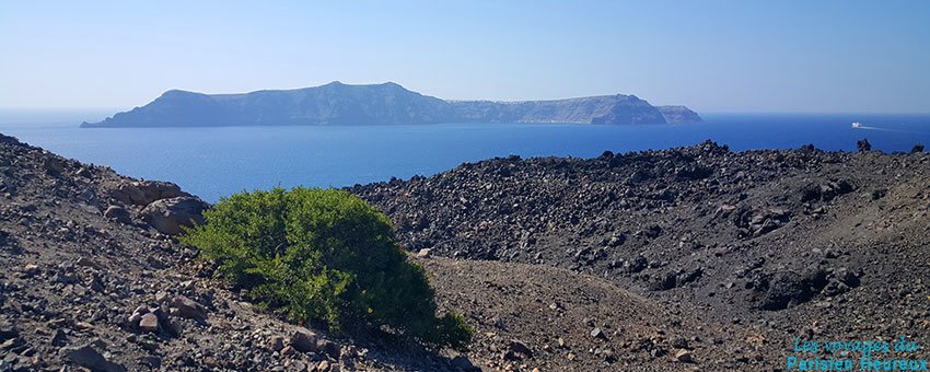aux îles volcaniques santorin