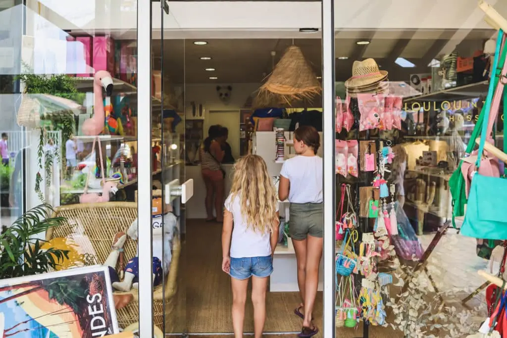 Faire du shopping dans les boutiques branchées de la ville