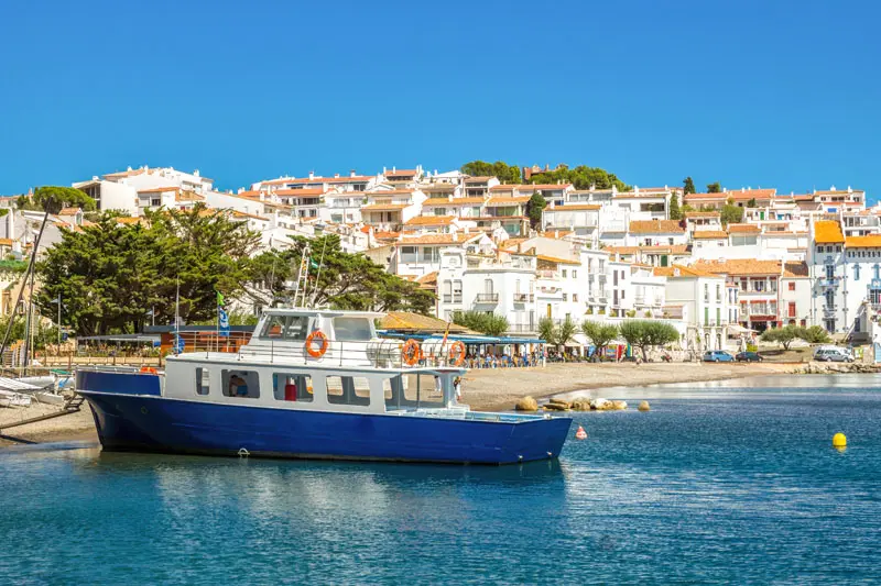 Faire une excursion en bateau sur la côte de Cadaqués