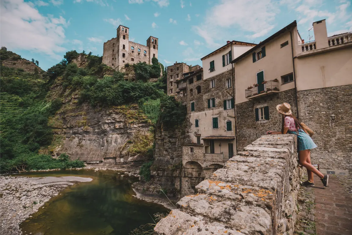 Faire une excursion vers le village de Dolceacqua
