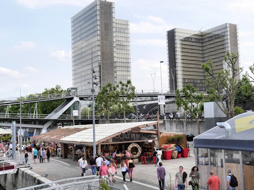 À quoi ressemble l’ambiance générale autour du quartier de la Gare